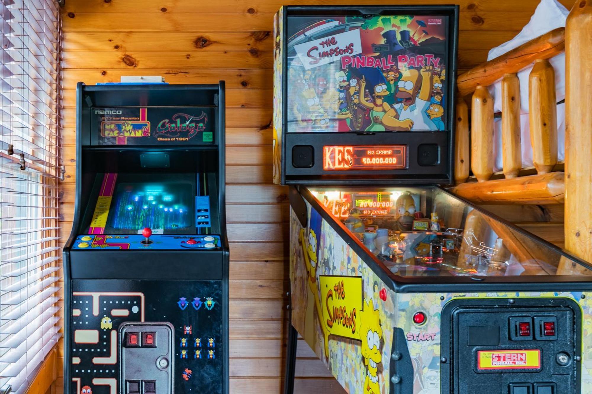 Spacious Resort Log Cabin, Easy Drive, Hot Tub, Arcade Gameroom, Mountain Vibe Gatlinburg Bagian luar foto