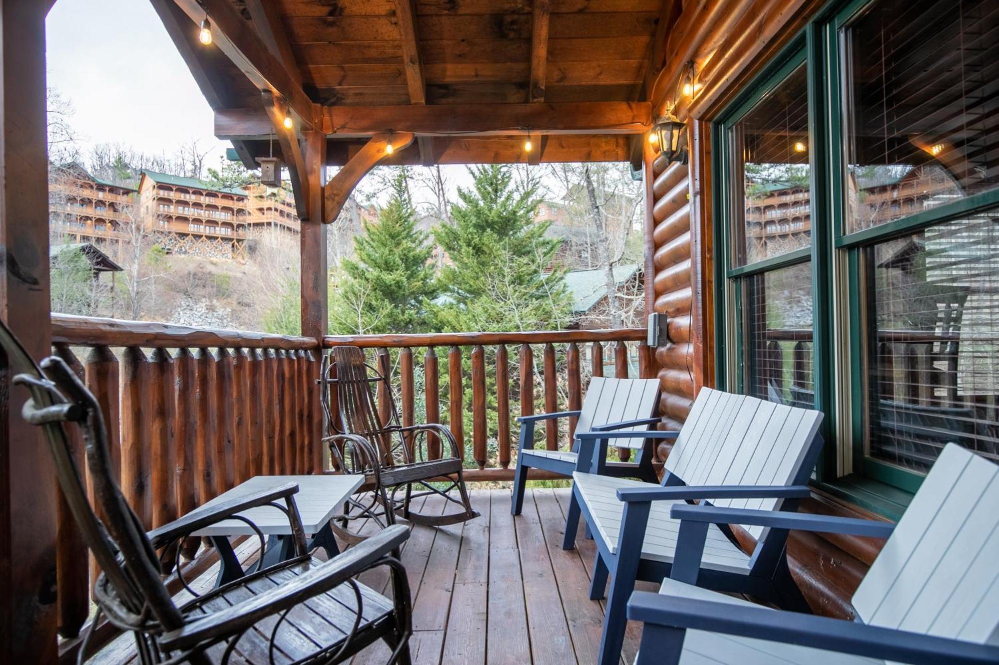 Spacious Resort Log Cabin, Easy Drive, Hot Tub, Arcade Gameroom, Mountain Vibe Gatlinburg Bagian luar foto