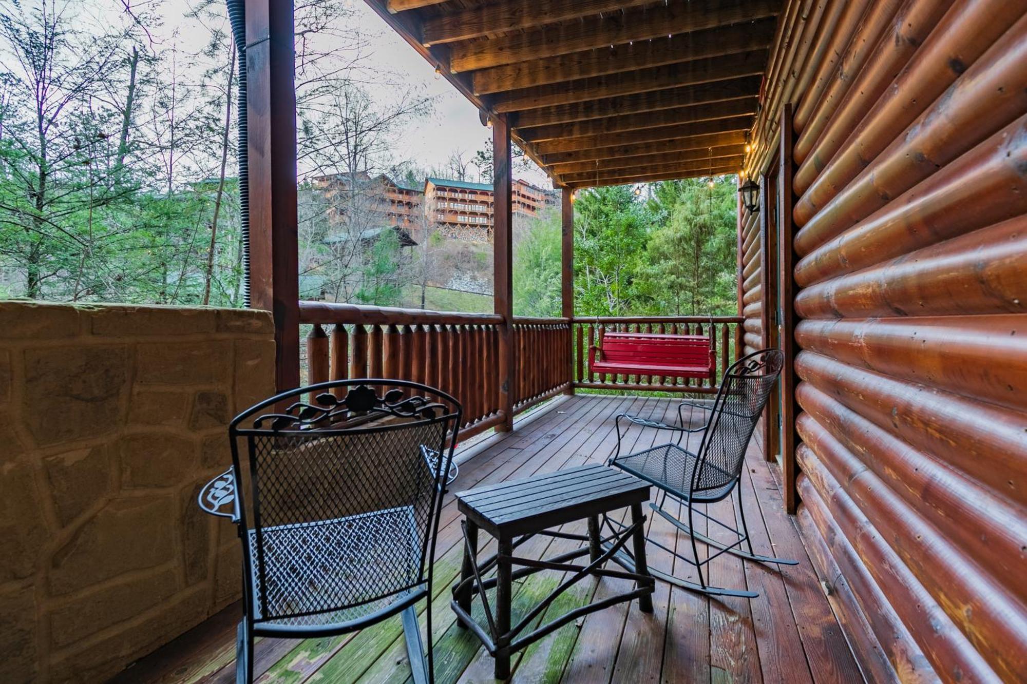 Spacious Resort Log Cabin, Easy Drive, Hot Tub, Arcade Gameroom, Mountain Vibe Gatlinburg Bagian luar foto