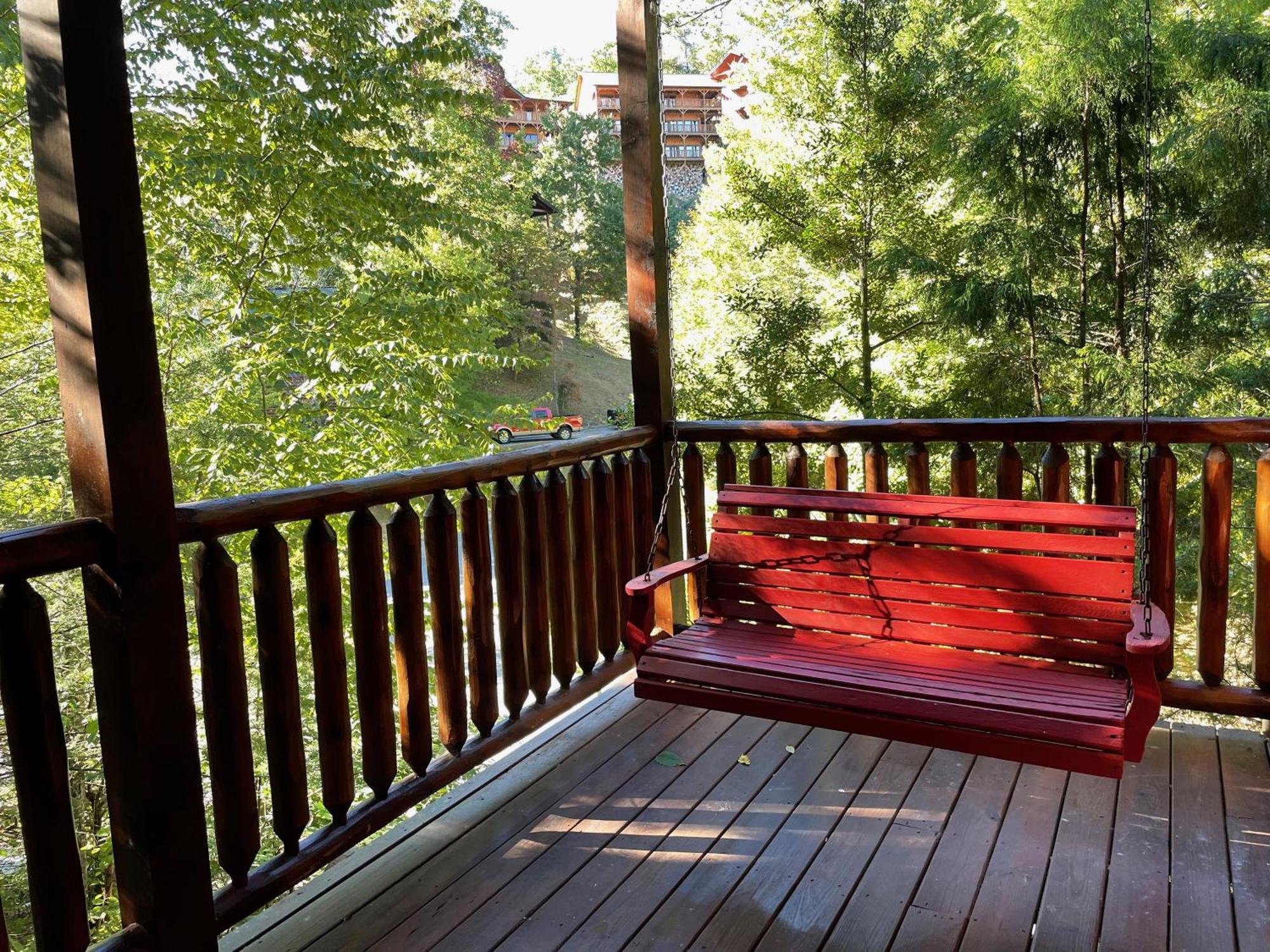 Spacious Resort Log Cabin, Easy Drive, Hot Tub, Arcade Gameroom, Mountain Vibe Gatlinburg Bagian luar foto