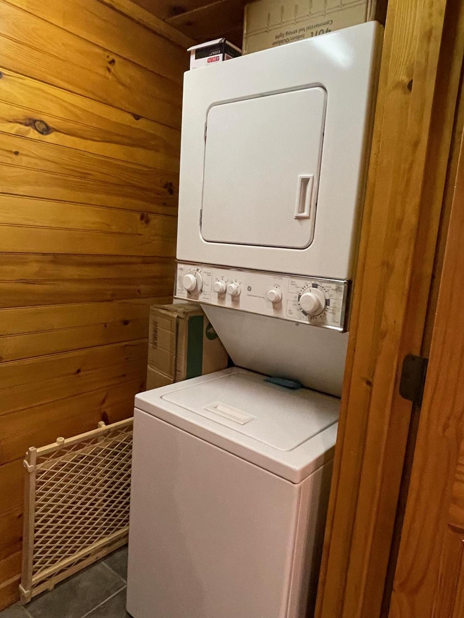 Spacious Resort Log Cabin, Easy Drive, Hot Tub, Arcade Gameroom, Mountain Vibe Gatlinburg Bagian luar foto