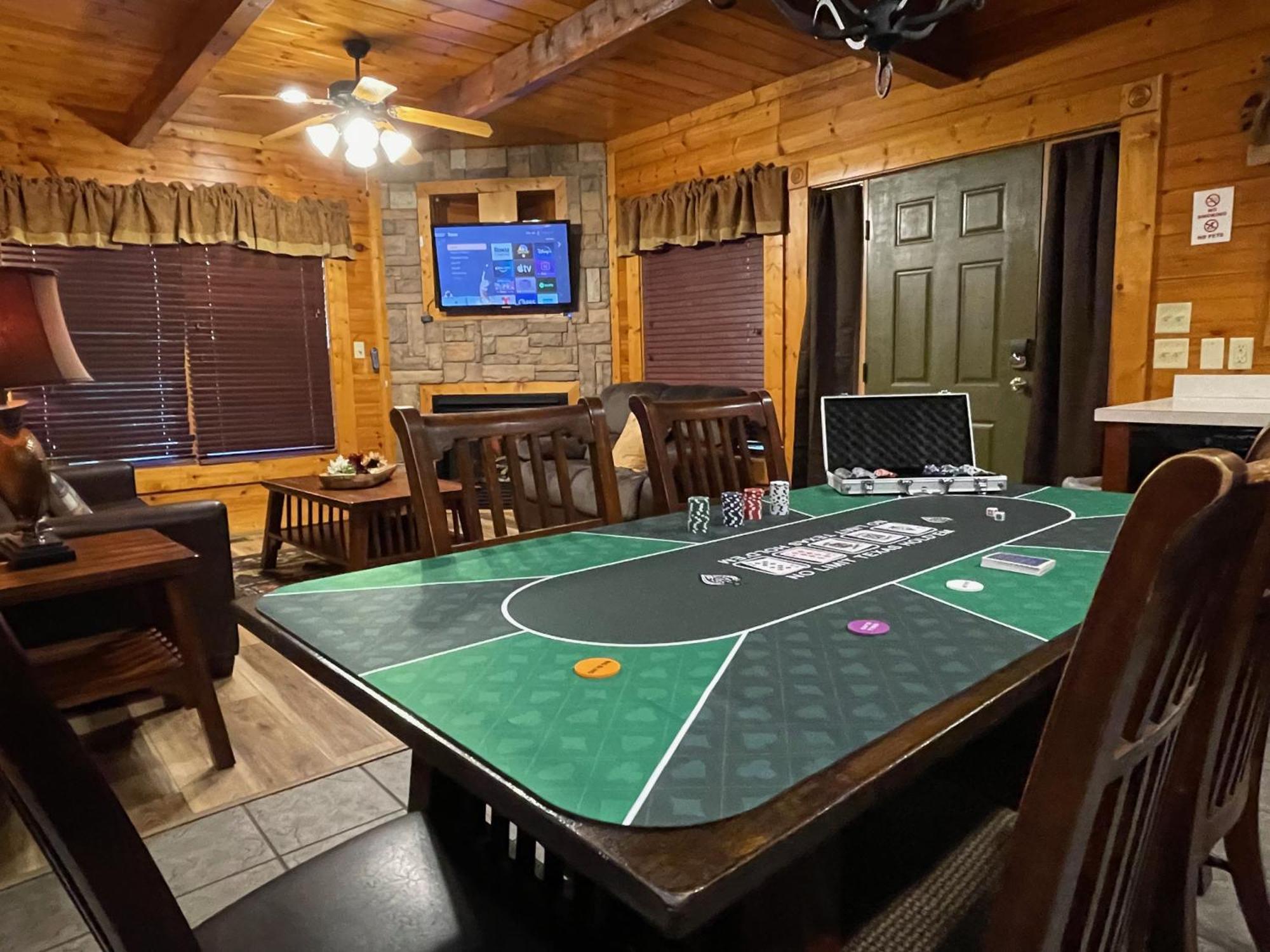Spacious Resort Log Cabin, Easy Drive, Hot Tub, Arcade Gameroom, Mountain Vibe Gatlinburg Bagian luar foto