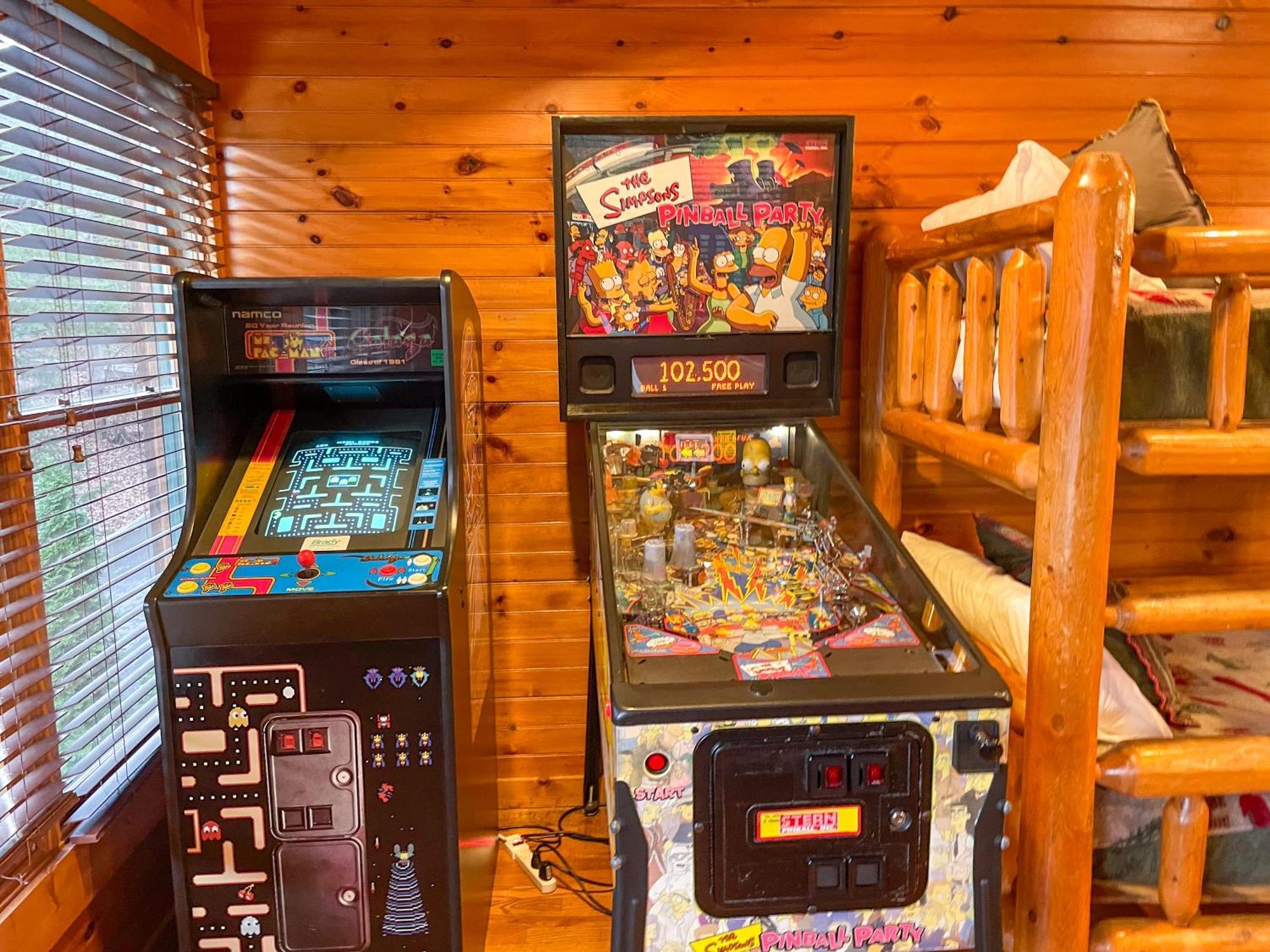 Spacious Resort Log Cabin, Easy Drive, Hot Tub, Arcade Gameroom, Mountain Vibe Gatlinburg Bagian luar foto