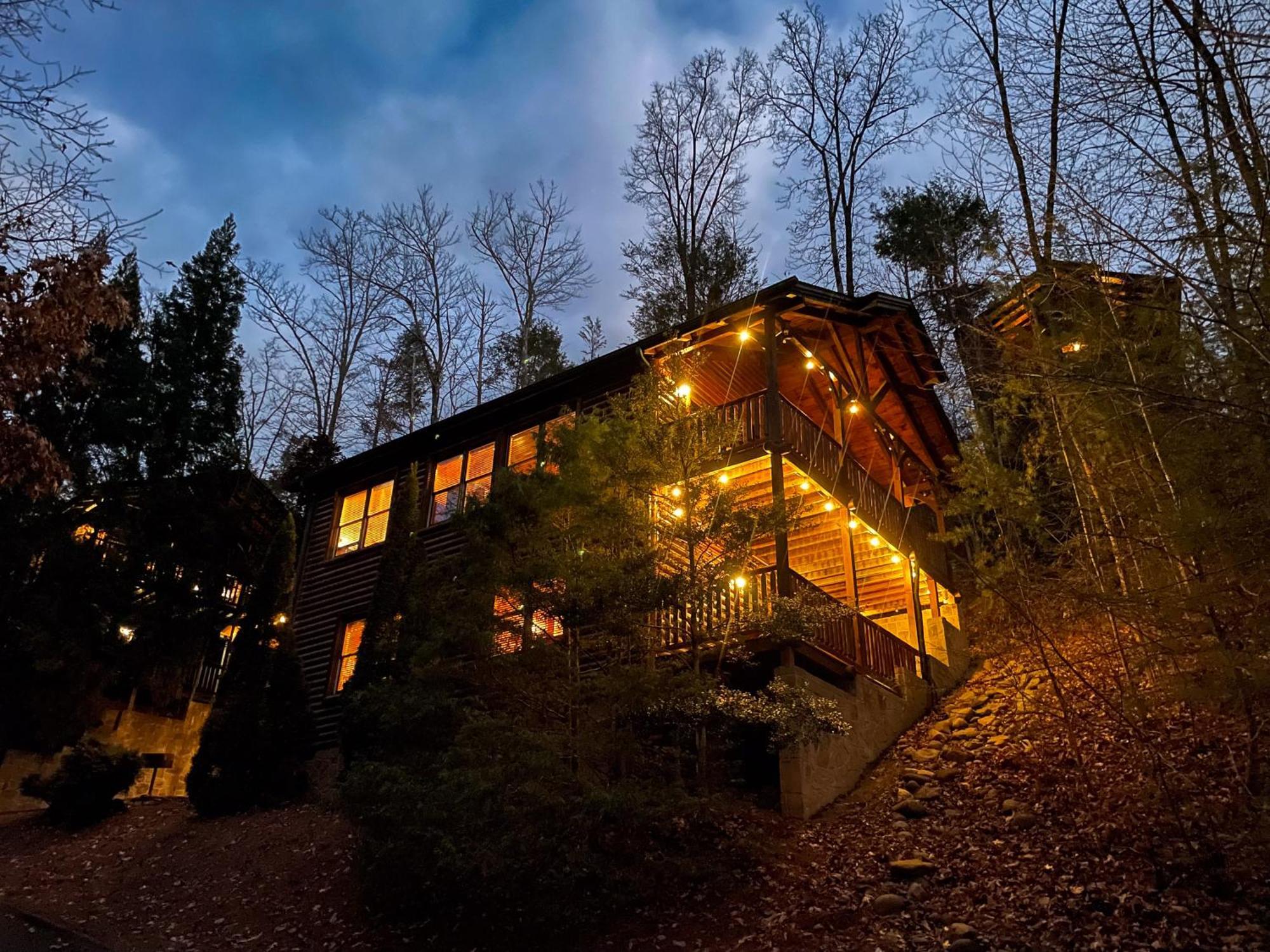 Spacious Resort Log Cabin, Easy Drive, Hot Tub, Arcade Gameroom, Mountain Vibe Gatlinburg Bagian luar foto