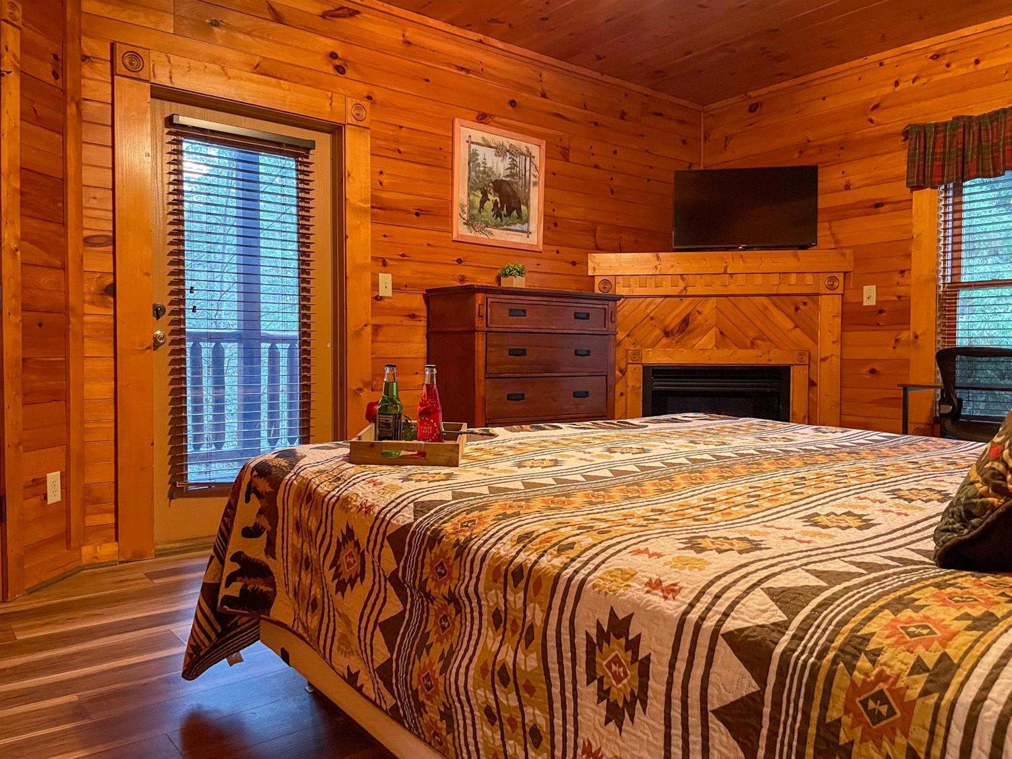 Spacious Resort Log Cabin, Easy Drive, Hot Tub, Arcade Gameroom, Mountain Vibe Gatlinburg Bagian luar foto
