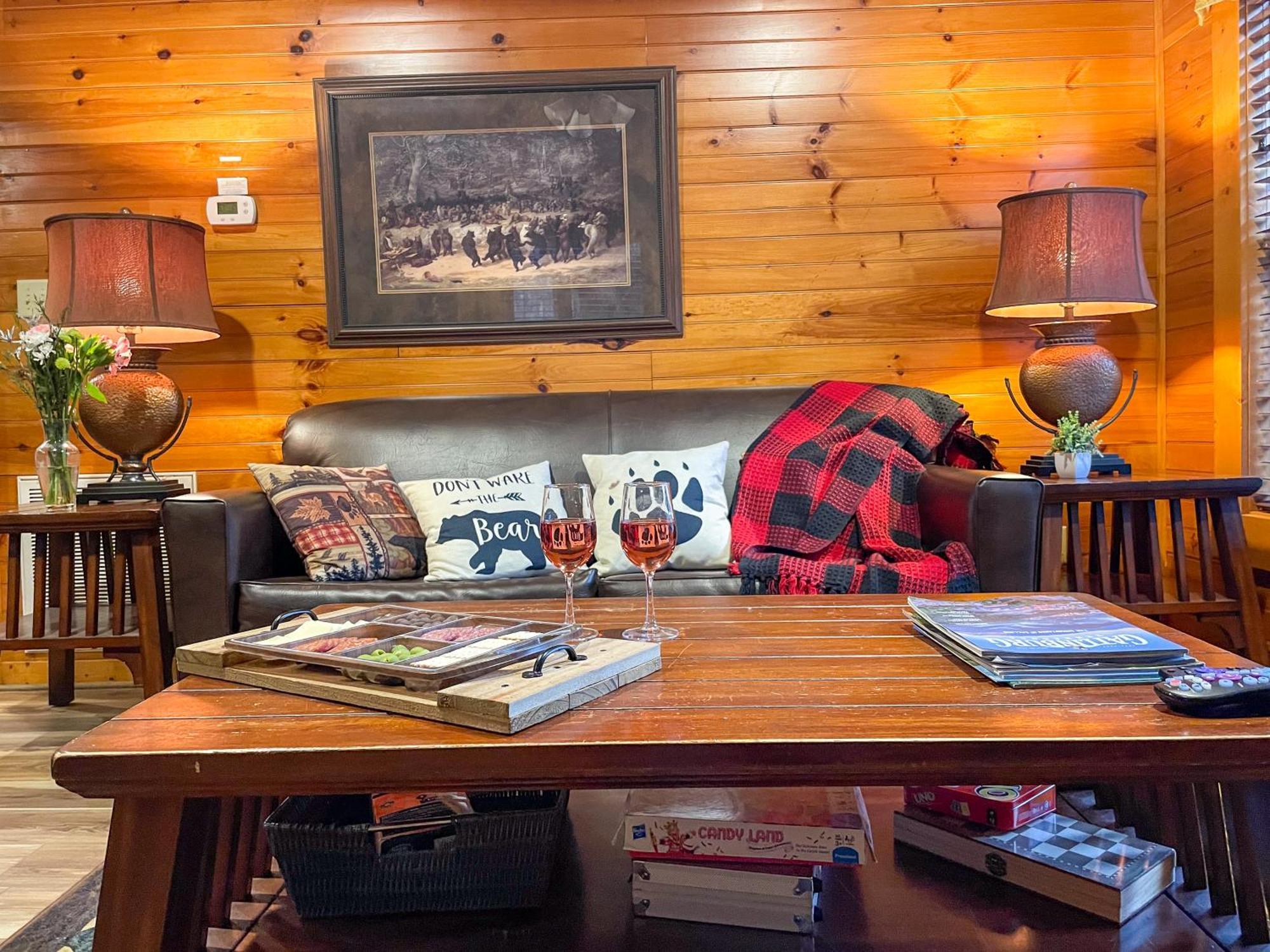 Spacious Resort Log Cabin, Easy Drive, Hot Tub, Arcade Gameroom, Mountain Vibe Gatlinburg Bagian luar foto