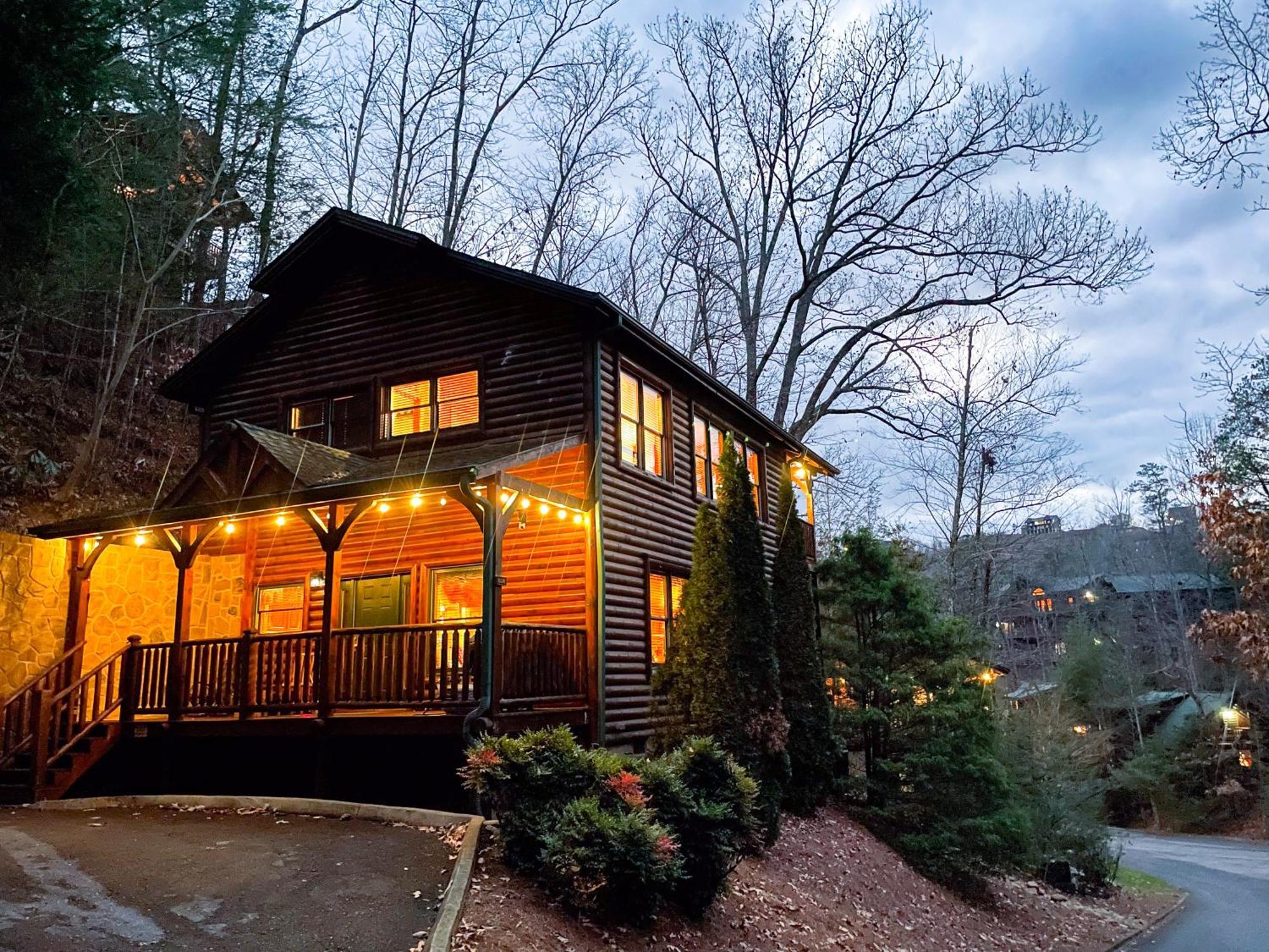 Spacious Resort Log Cabin, Easy Drive, Hot Tub, Arcade Gameroom, Mountain Vibe Gatlinburg Bagian luar foto